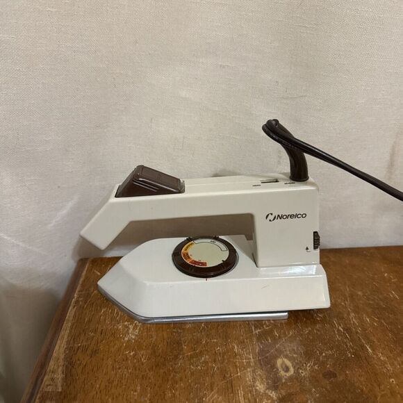 Vintage NORELCO TRAVEL IRON WITH CARRY BAG T165 Packable Works - Picture 4 of 8